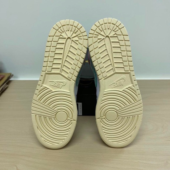 Nike Air Jordan 1 mid se gs ice cream paint drip - Picture 3 of 4